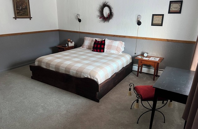 Ledgerock at Whiteface - King Room