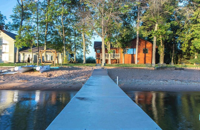 Leech Lake Perfect Sand Beach, Flat, Boat Lift, Dock, Kayak, Paddleboat, Garage