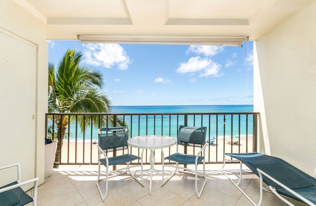 LEGAL VACATION RENTAL*VERY FEW LEGALS ON OAHU*PRINCESS BEACHFRONT CONDO-FREE PKG