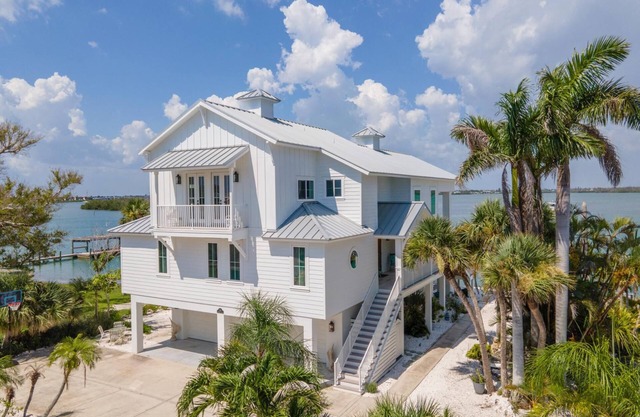 Lemon Bay Luxe – Dock, Beach & Manasota Vibes