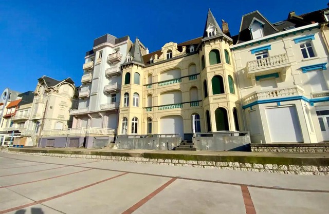 Les Lutins - sur la plage