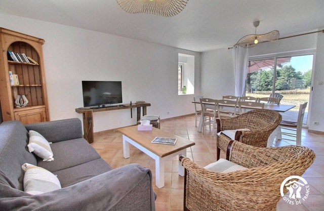 Les Roses Trémières - NIVILLAC