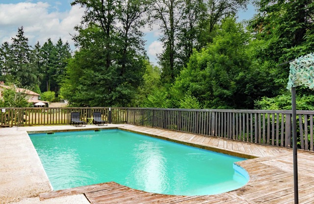 Les Touilles – Spacious Villa with Pool and Sauna in Dordogne