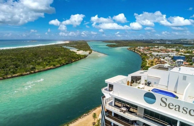 Level 24 Penthouse - SeaScape - Ocean facing with Rooftop Pool
