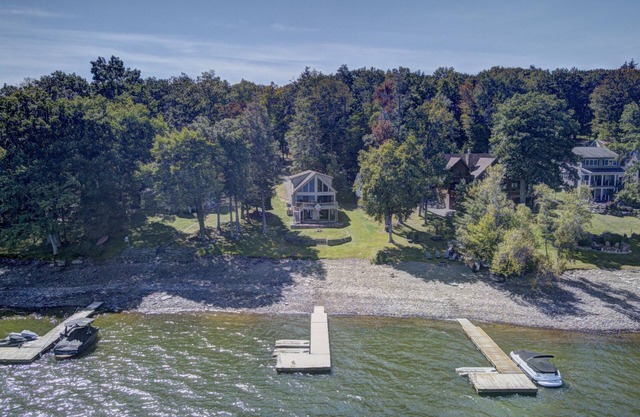 Level Lake Wallenpaupack Lakefront w/Private Dock, Hottub, Kayaks & Paddleboards