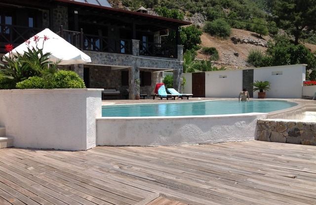 Levent Rockhouse providing your every need