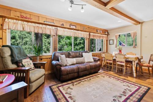 Lewis Creek cabin near Yosemite king beds