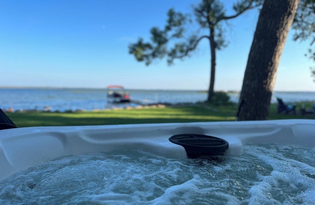 Life Is Good Lodge lakefront, private beach between Brainerd & Nisswa, game room