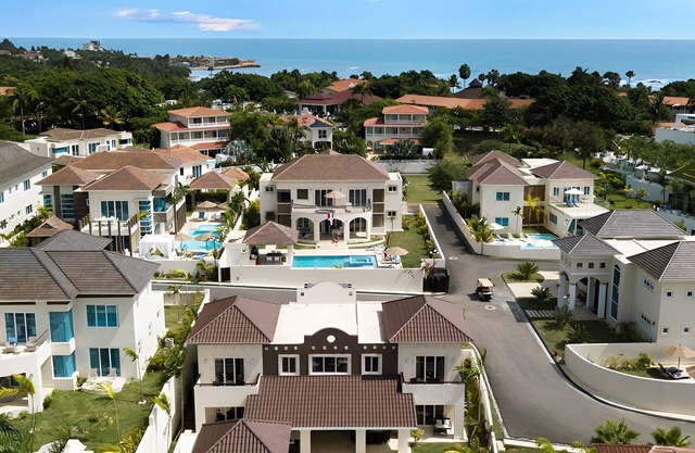 Lifestyles Resort Villa 7-Bedroom All Inclusive {White Bracelet} Puerto Platan