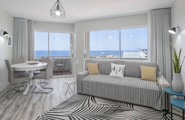 Light and sea view in Funchal Centre, Alegria III