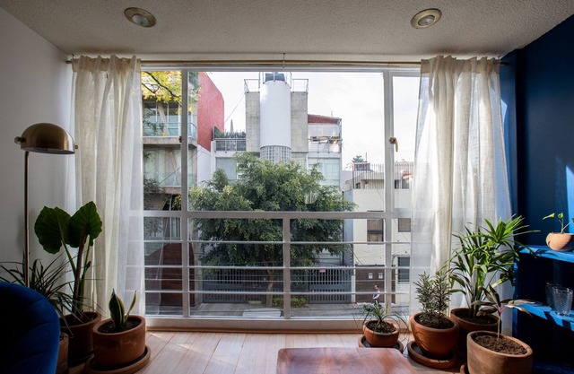 Light-filled Apartment Near Roma