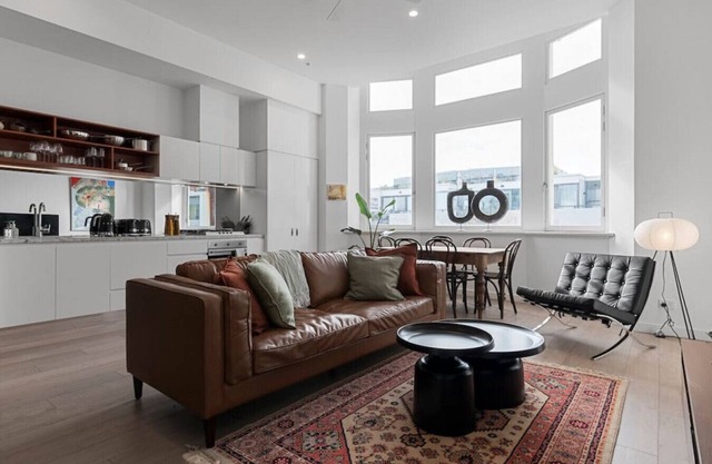 Light-filled Artistic Getaway - Smith St