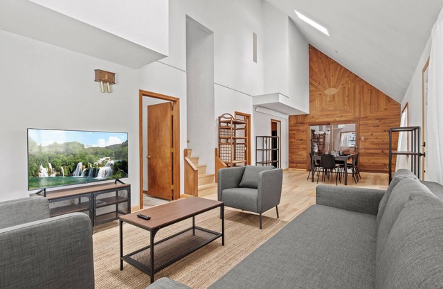 Light Filled Cabin Nestled in Rocky Mountains