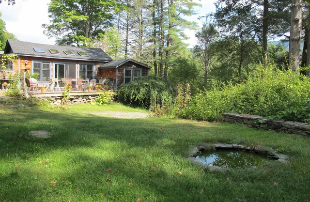 Light filled Cozy 3-bedroom house in enchanting Phoenicia with WiFi, AC