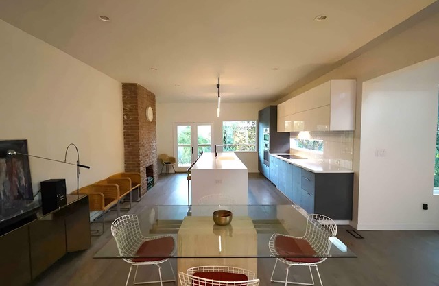 Light Filled Designer Stay – Minutes to Stadiums, Spa Bath, Covered Parking
