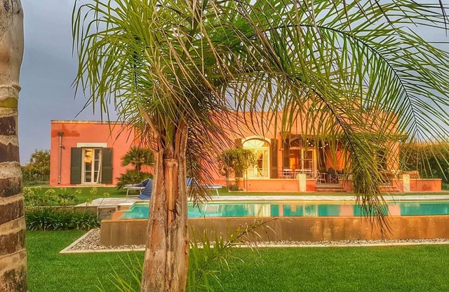 Light flooded Poolvilla embedded in vineyards