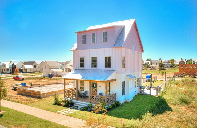 Lila House Summary: A