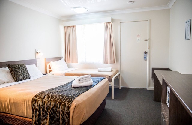 Lilac City Motor Inn Standard Twin Room 6