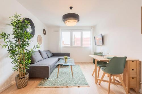 Lille, fully-equipped apartment with parking space