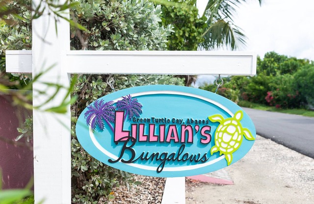 Lillian's Bungalows - Second Floor Ocean View