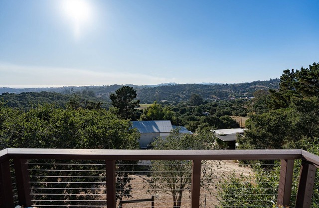 Lilly's Guest House on Hansen Hill