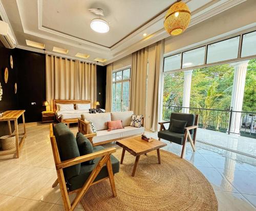 Lily cozy studio apartment with Balcony view