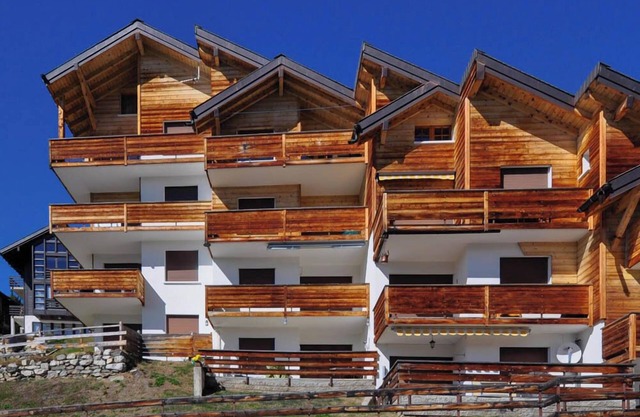 Linen is not included in the service. We provide, if desired, linen packages including bed linen, ba