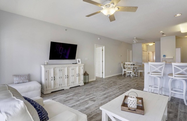 LINENS INCLUDED! COMMUNITY POOL & TENNIS - VILLAGES OF FIVE POINTS - Feel right at home in this beautifully decorated 3 bedroom, 2 full bath, 2nd floor condo at the Villages of Five Points.