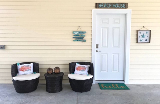 Linens included - Studio apt with bikes & fire pit, walk to beach!