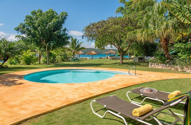 Linga Awile - Your Private Beachfront Villa