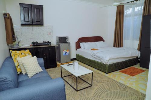 Lion's Den Studio Apartment near town -A hidden Gem