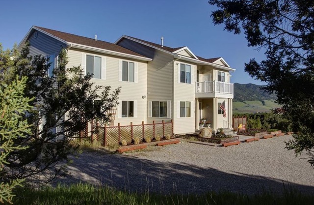 Lions Gate Manor B&B