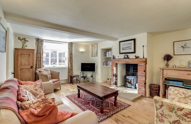 Lismore Cottage - Two Bedroom House, Sleeps 4