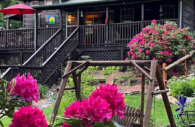 Little River Waterfront Cozy Cabin