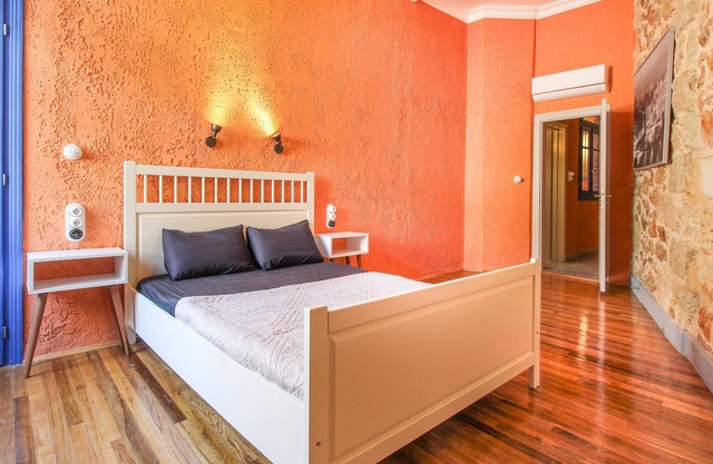 Live ATHENS in this rustic apartment