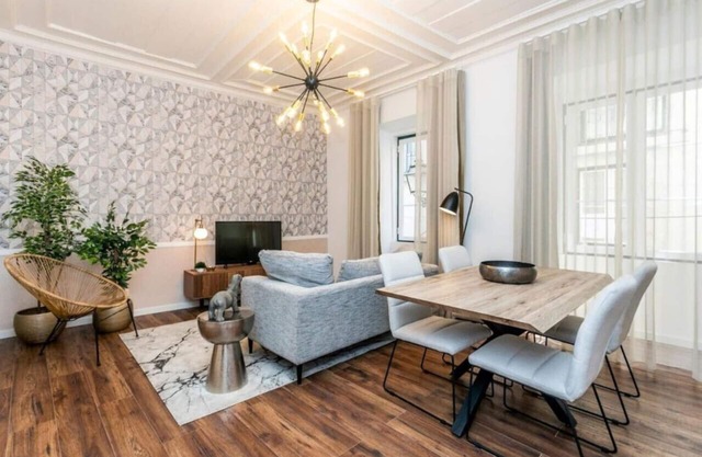 Lively 2 Bedroom Apartment in Iconic Alfama!