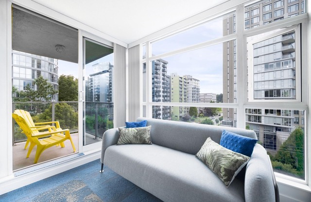 Located in an amazing neighbourhood (English Bay/Coal Harbour).