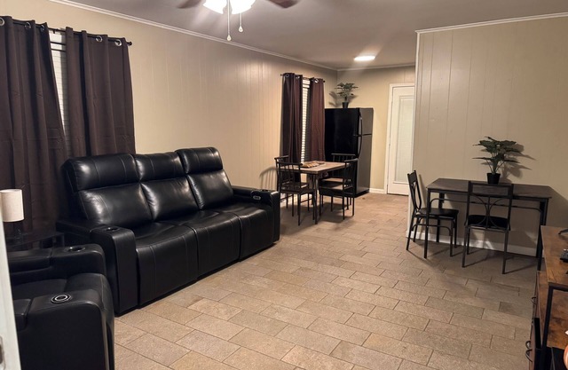 Located near McNeese UniversitynCentrally located fast food, Mall and Casinos.