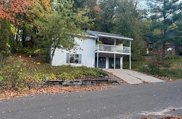 Located on Beautiful north-end of Long Lake, right in the Narrows!