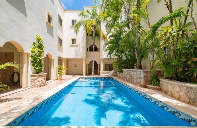 Location, Location, Location! Beautiful Modern Condo 1 Blk from Beach/5th Ave