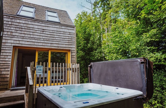 LODGE 17, pet friendly, with hot tub in Corfe Castle