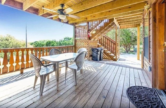 Lodge Suite Downstairs W/ Deck - 106