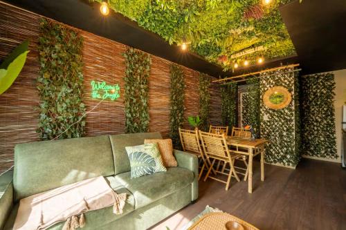 lodge - The white house