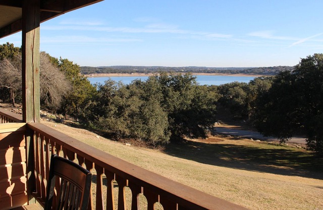 LODGE UPSTAIRS DELUXE #201