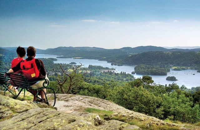 Lodge with one king-size double with TV.
