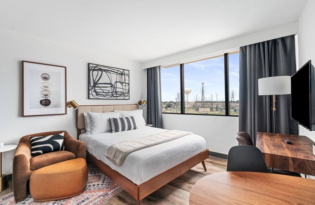 Lodgeur | Studio near Greenway Plaza | Upper Kirby