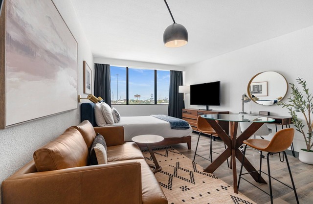 Lodgeur | Trendy studio space | Upper Kirby