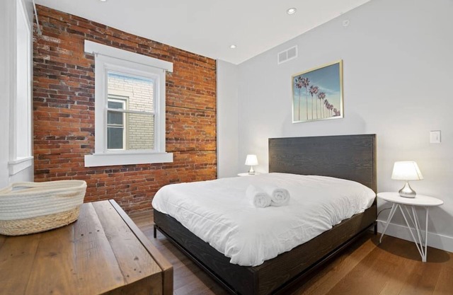 Lofts at Walnut: 1BR, Fast Wi-Fi