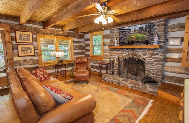 Log Cabin Oasis near Downtown
