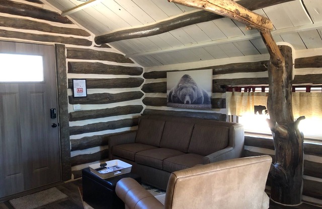 Log Cabin on Lake Alice & ATV/UTV Trails, Mama Bear 1-Bedroom